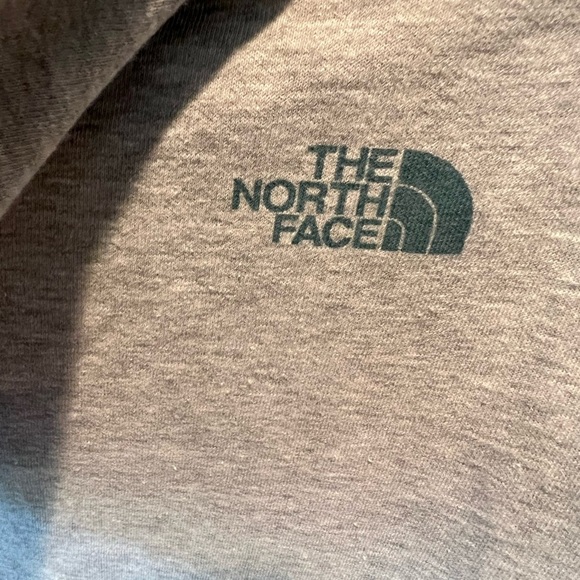 The North Face Gray Hoodie for women, size medium, EUC, winter, comfy, pockets - Picture 5 of 8